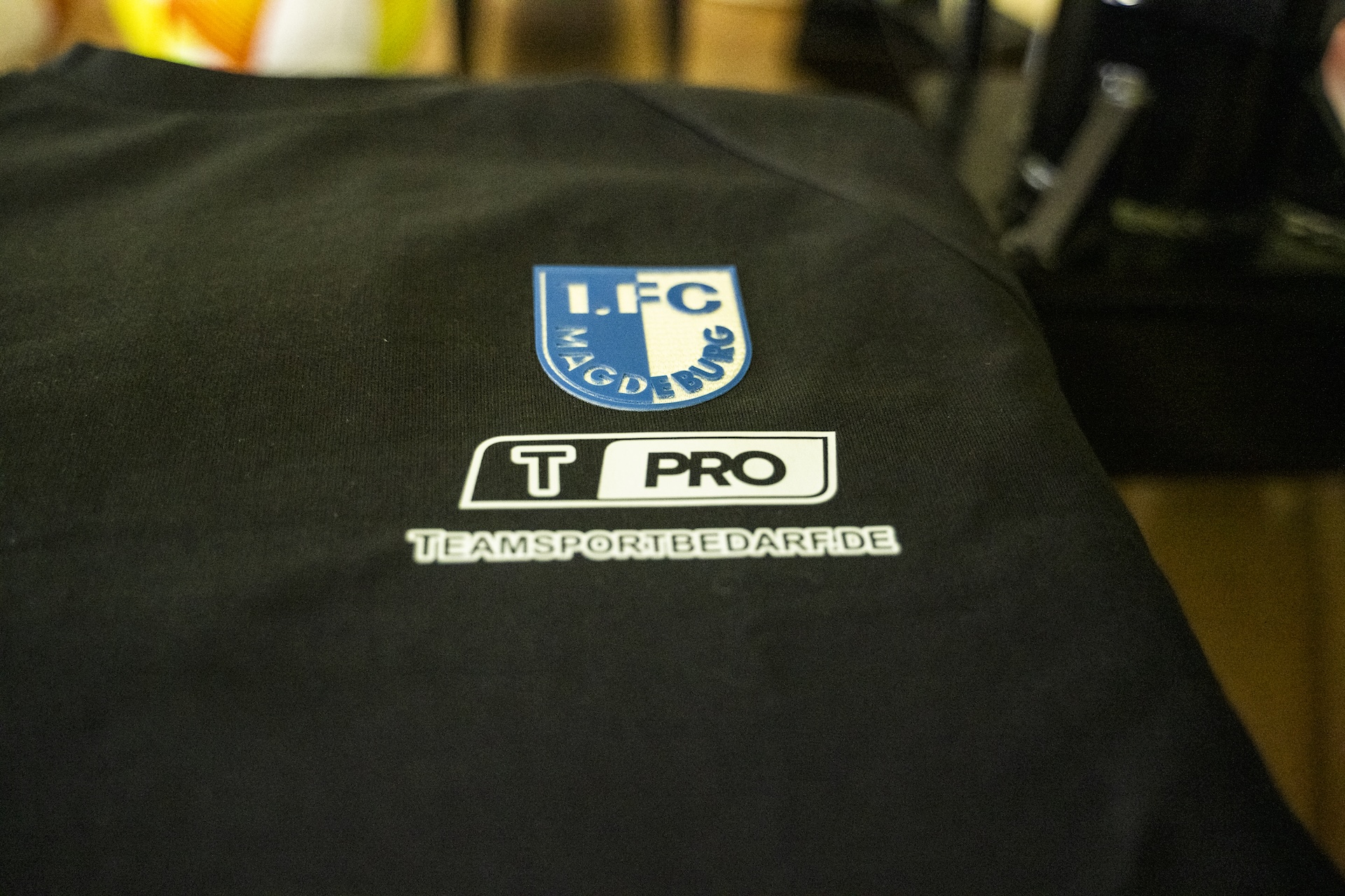 Teamsportbedarf.de übernimmt das Präsentationsrecht auf der offiziellen Trainerbekleidung