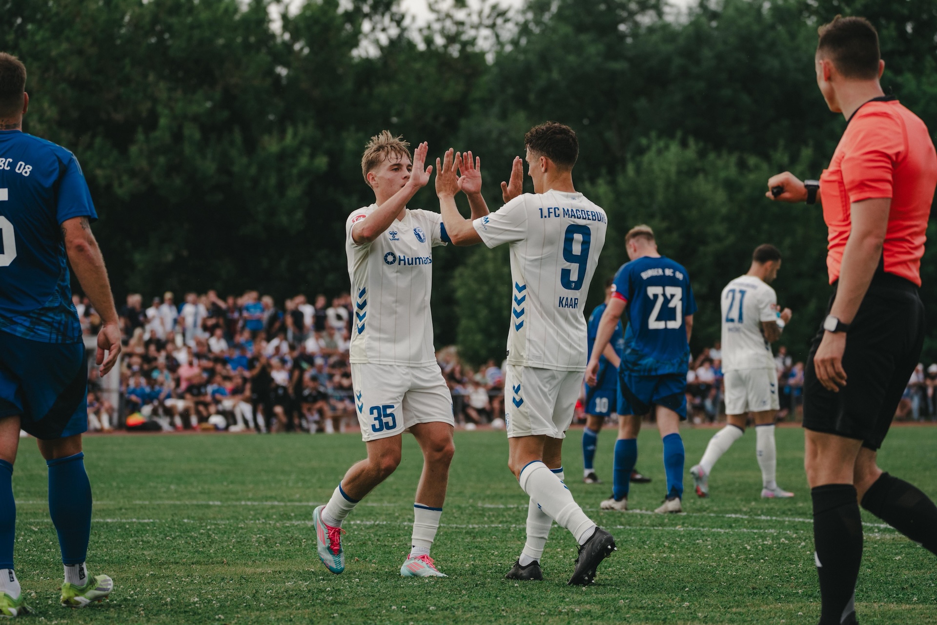 Magnus Baars (links) und Martijn Kaars bejubeln einen Treffer
