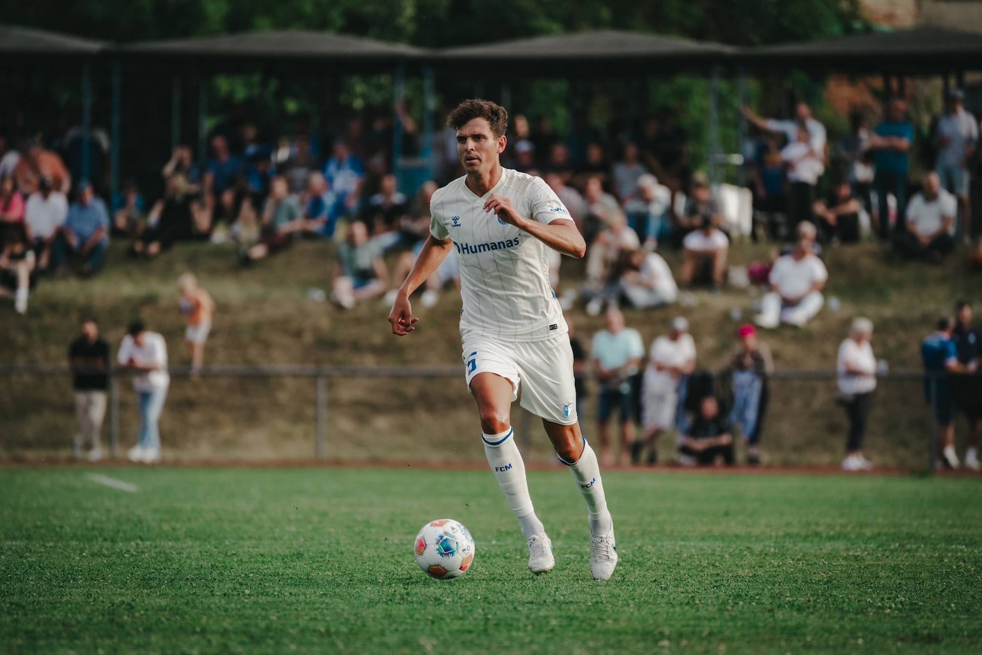 Tobias Müller am Ball