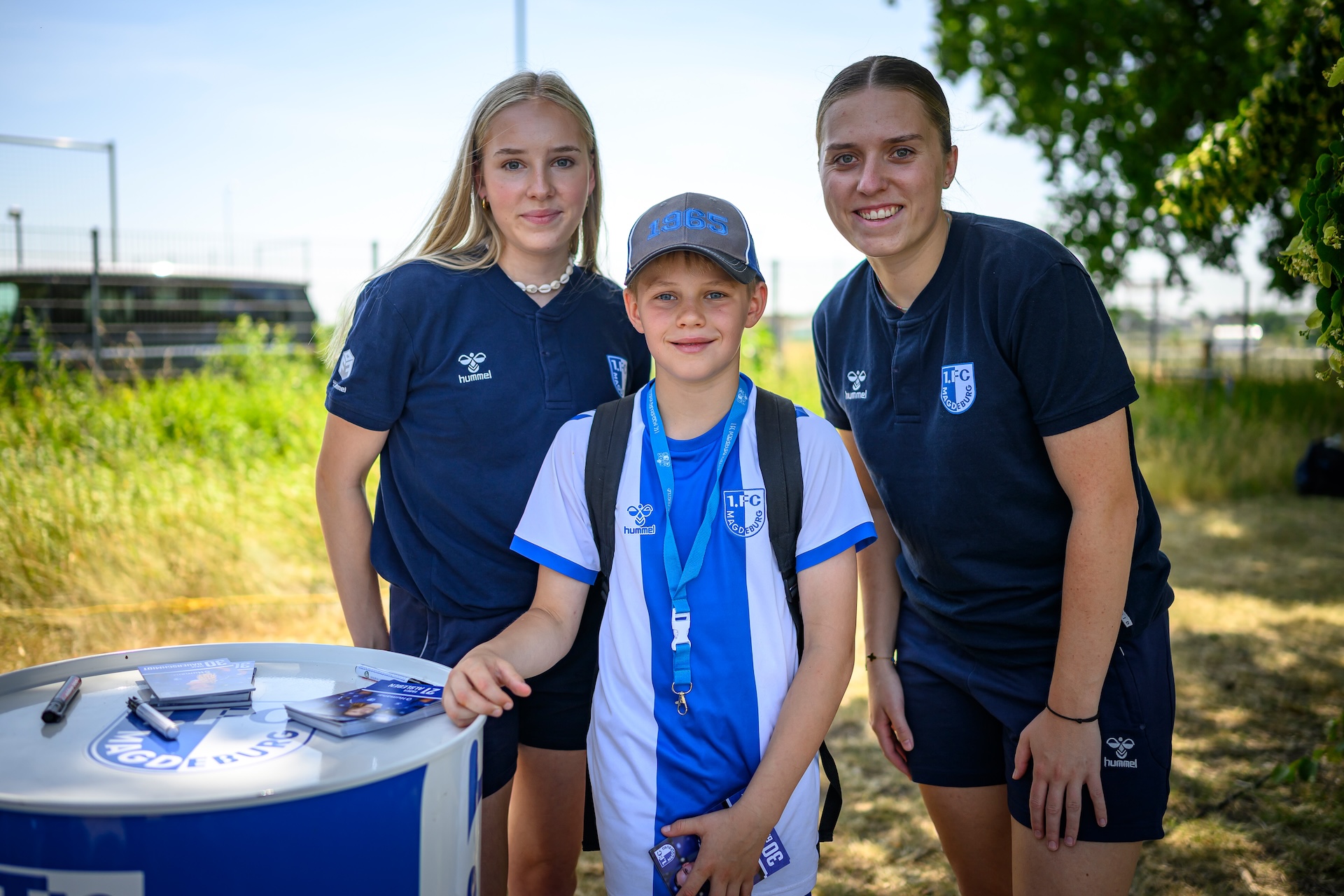 Tabea Alsleben und Maja Bauerschmidt nahmen sich Zeit für Autogramme und Fotos.