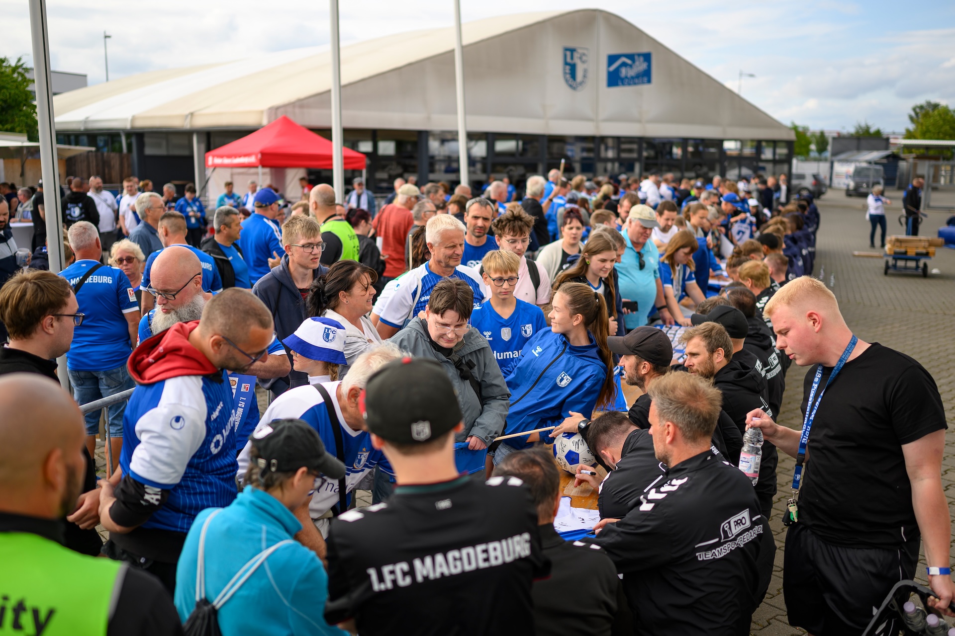 Viel Andrang bei der Autogrammstunde