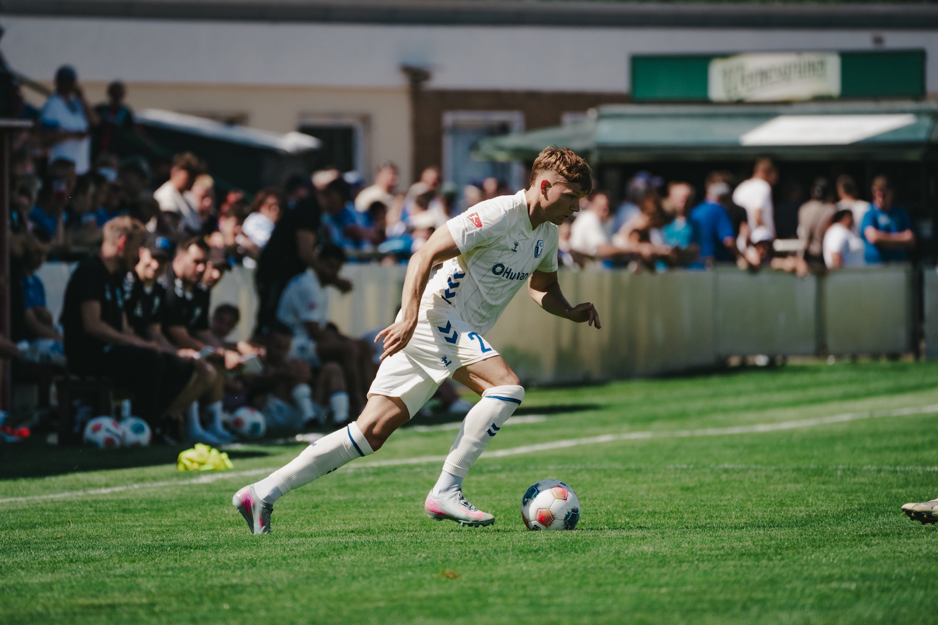 Philipp Hercher am Ball