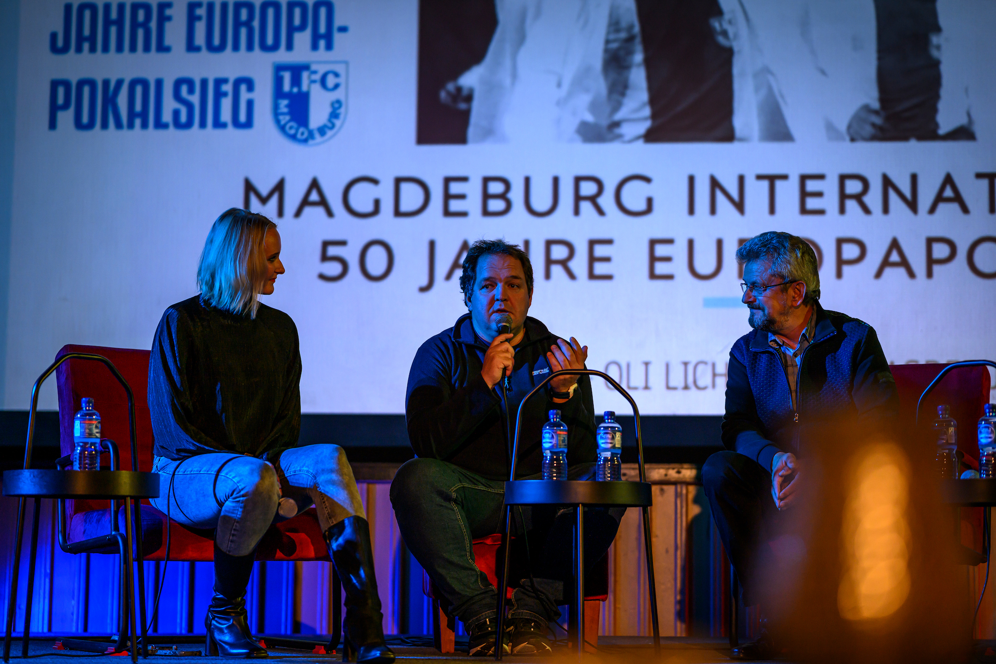 Von links: Moderatorin Sabrina Bramowski, Stefan Roggenthin vom Fanprojekt und FCM-Ehrenpräsident Peter Fechner.