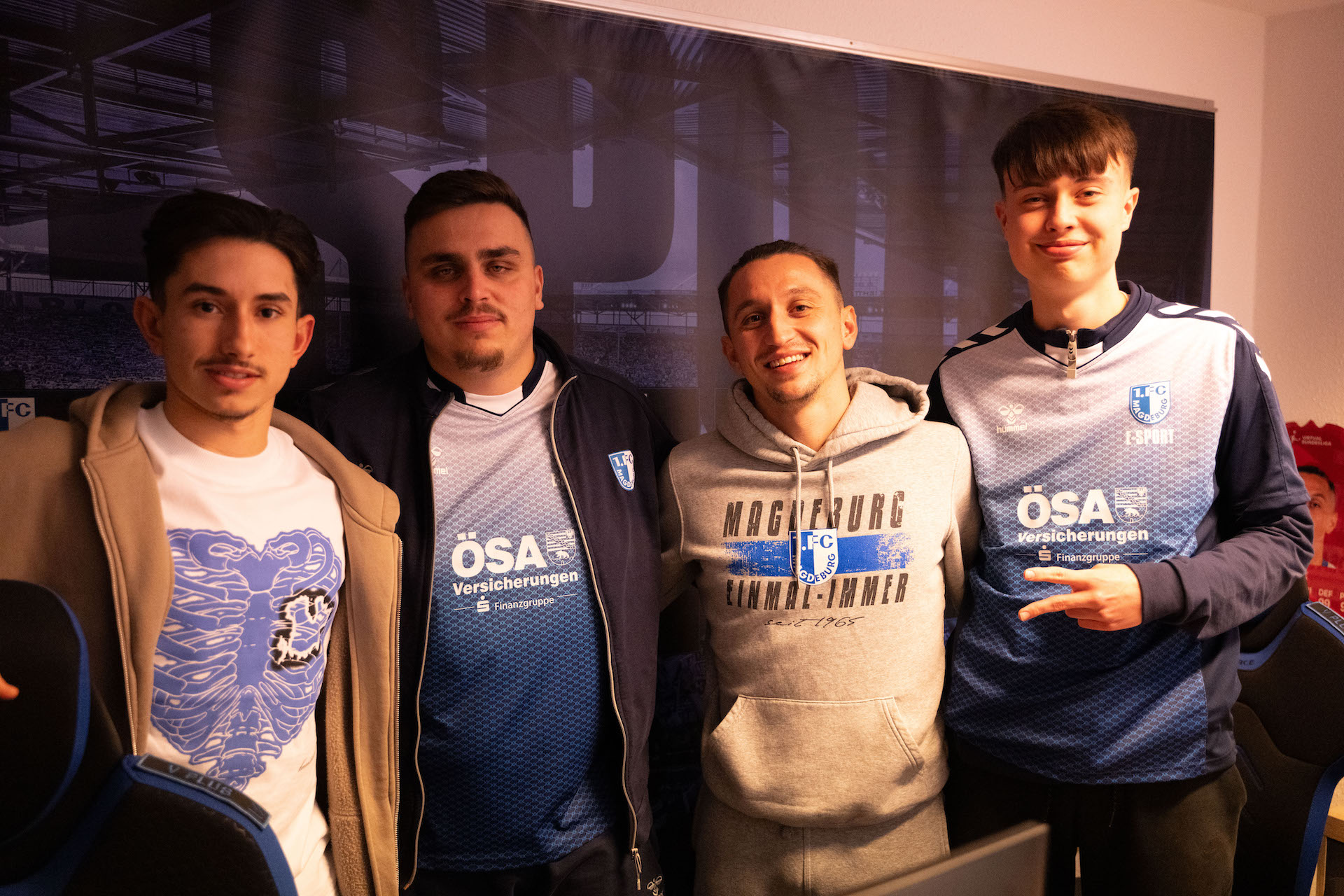 Baris Atik und Jason Ceka mit E-Sports-Team