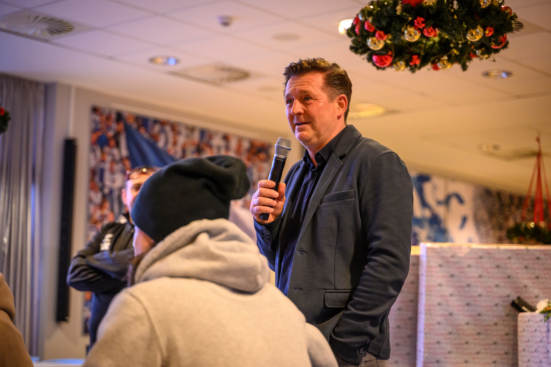 Cheftrainer Christian Titz hielt eine kurze Ansprache.