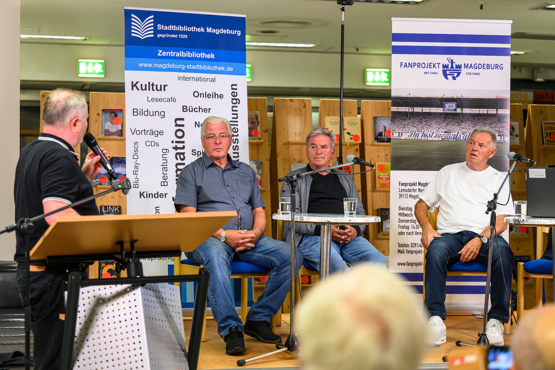 Sportjournalist Frank Willmann (von links) im Gespräch mit Wolfgang "Paule" Seguin, Martin Hoffmann und Hans-Jürgen Hermann. Foto: FCM / Norman Seidler