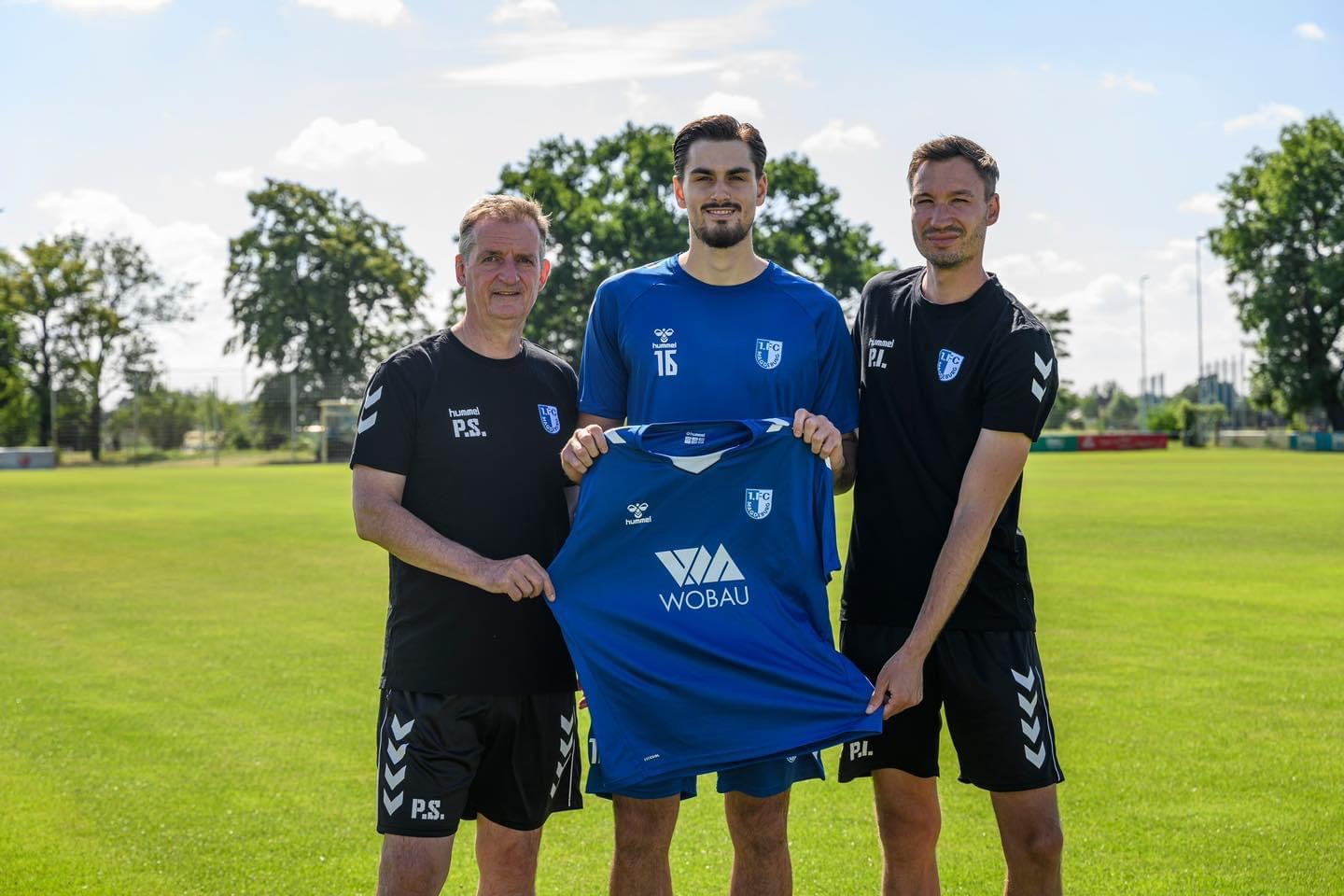 Lirim Hoxha (Mitte) mit den gleichberechtigten U-23-Cheftrainern Petrik Sander (links) und Pascal Ibold. Foto: FCM / Norman Seidler
