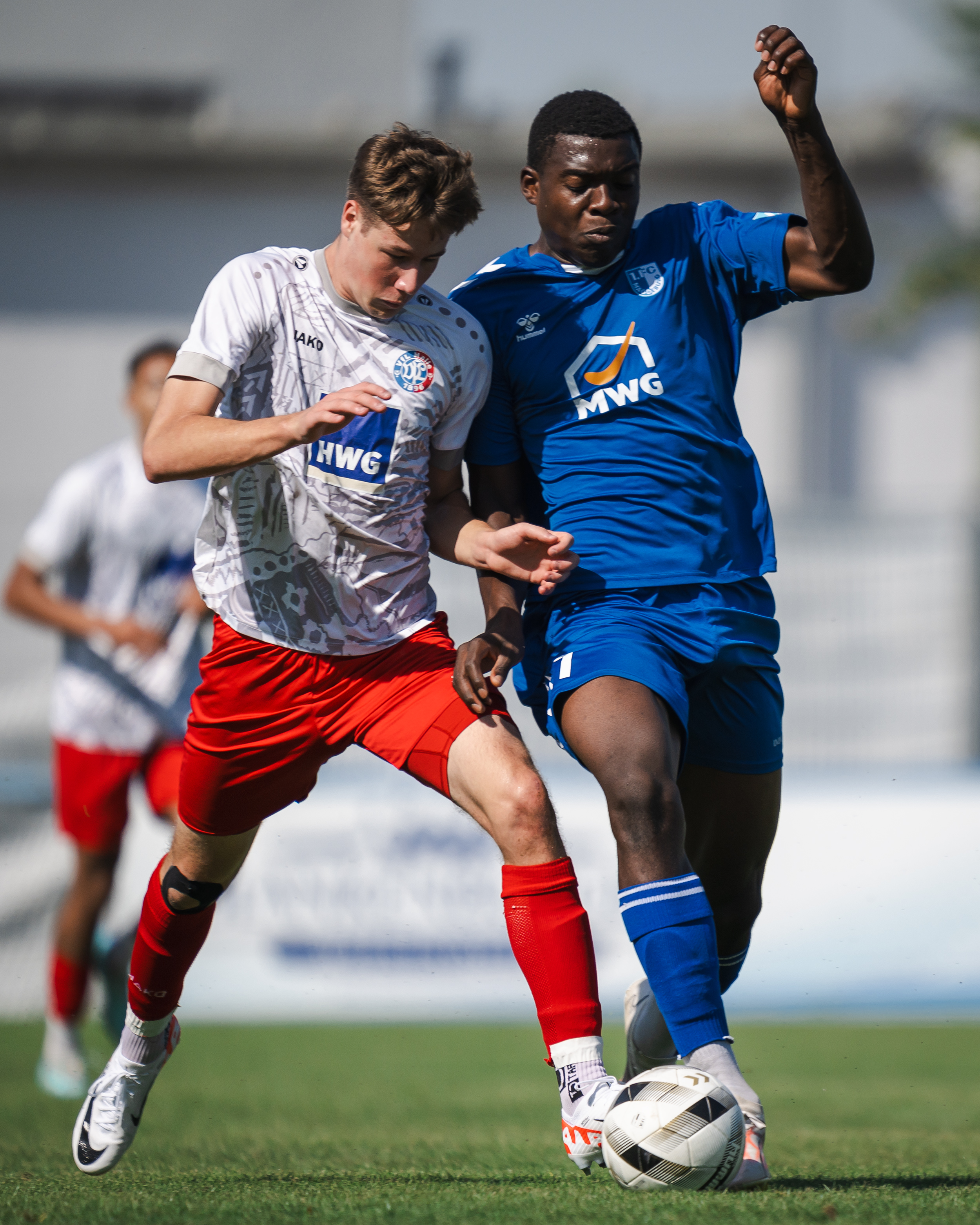 Emmanuel Elekwa (rechts) erzielte nach vier Minuten das 2:0 für die U19.