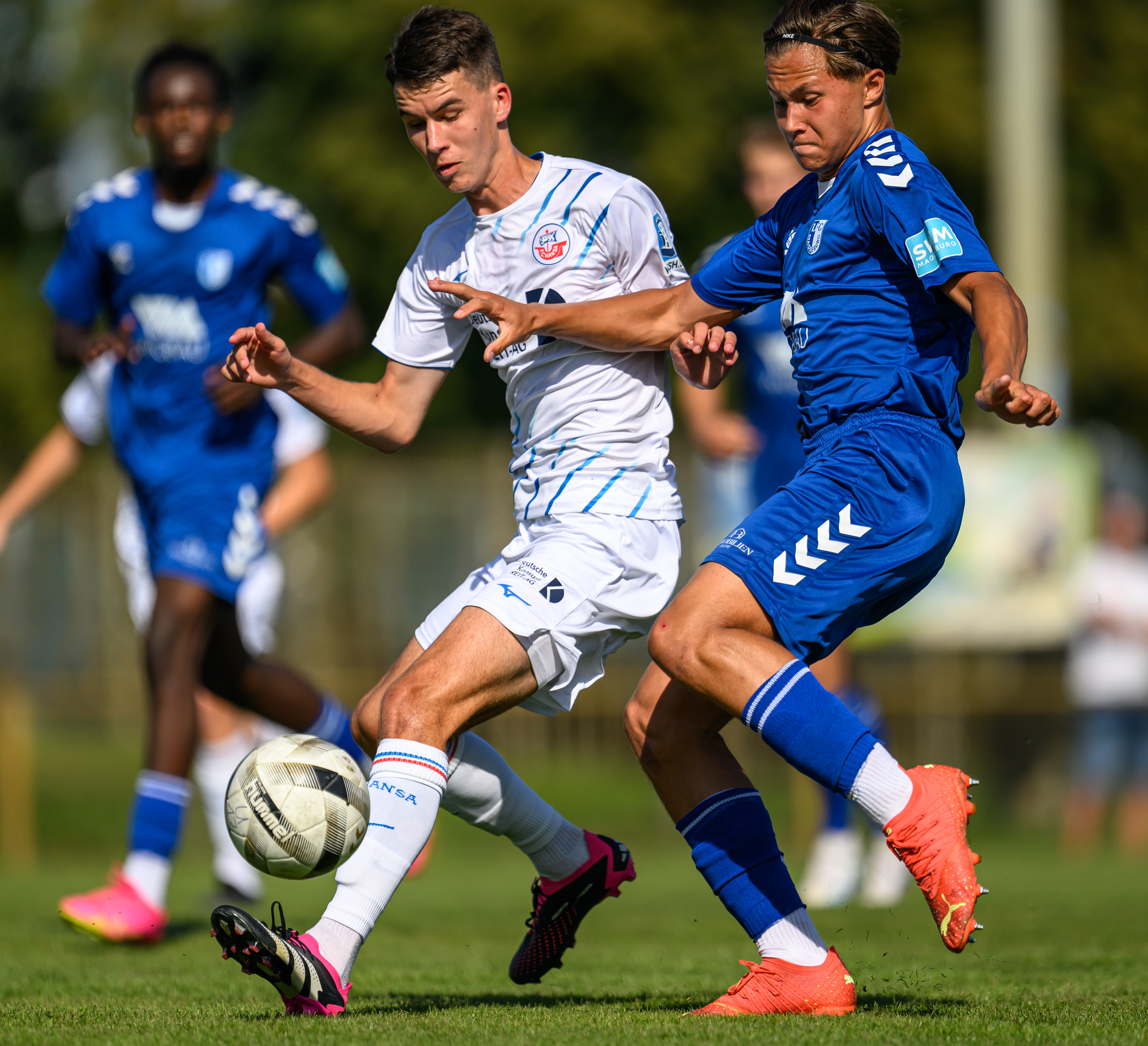 Milano Herrmann (rechhts) und die U17 verloren knapp gegen Hansa Rostock.