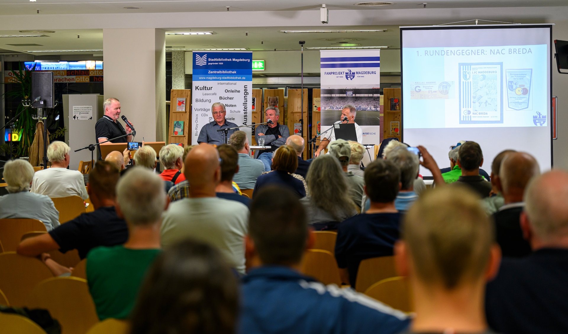 Viele Besucher kamen am Mittwochabend in die Stadtbibliothek.