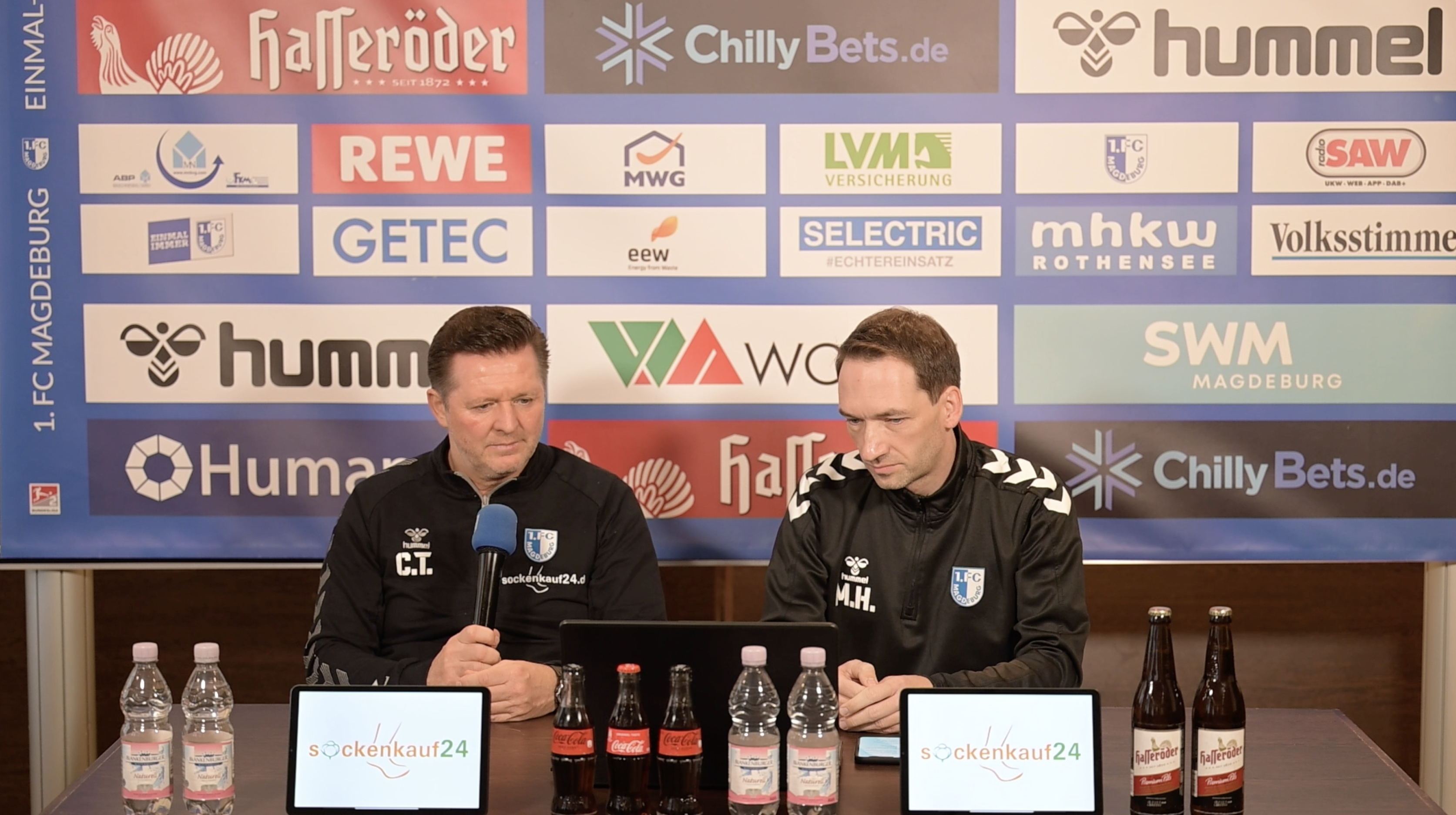 Christian Titz(links) und Manuel Holscher während der PK