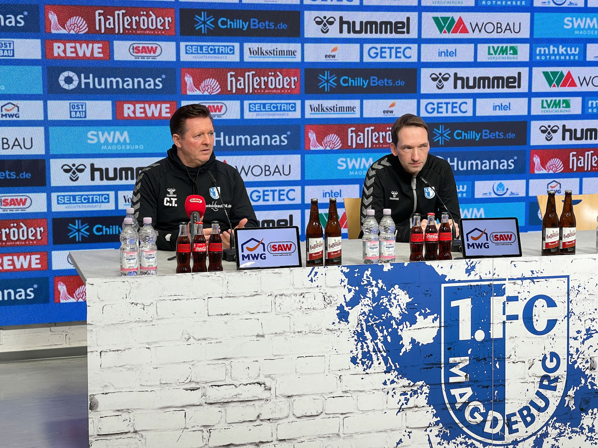 Christian Titz(links) und Manuel Holscher während der PK