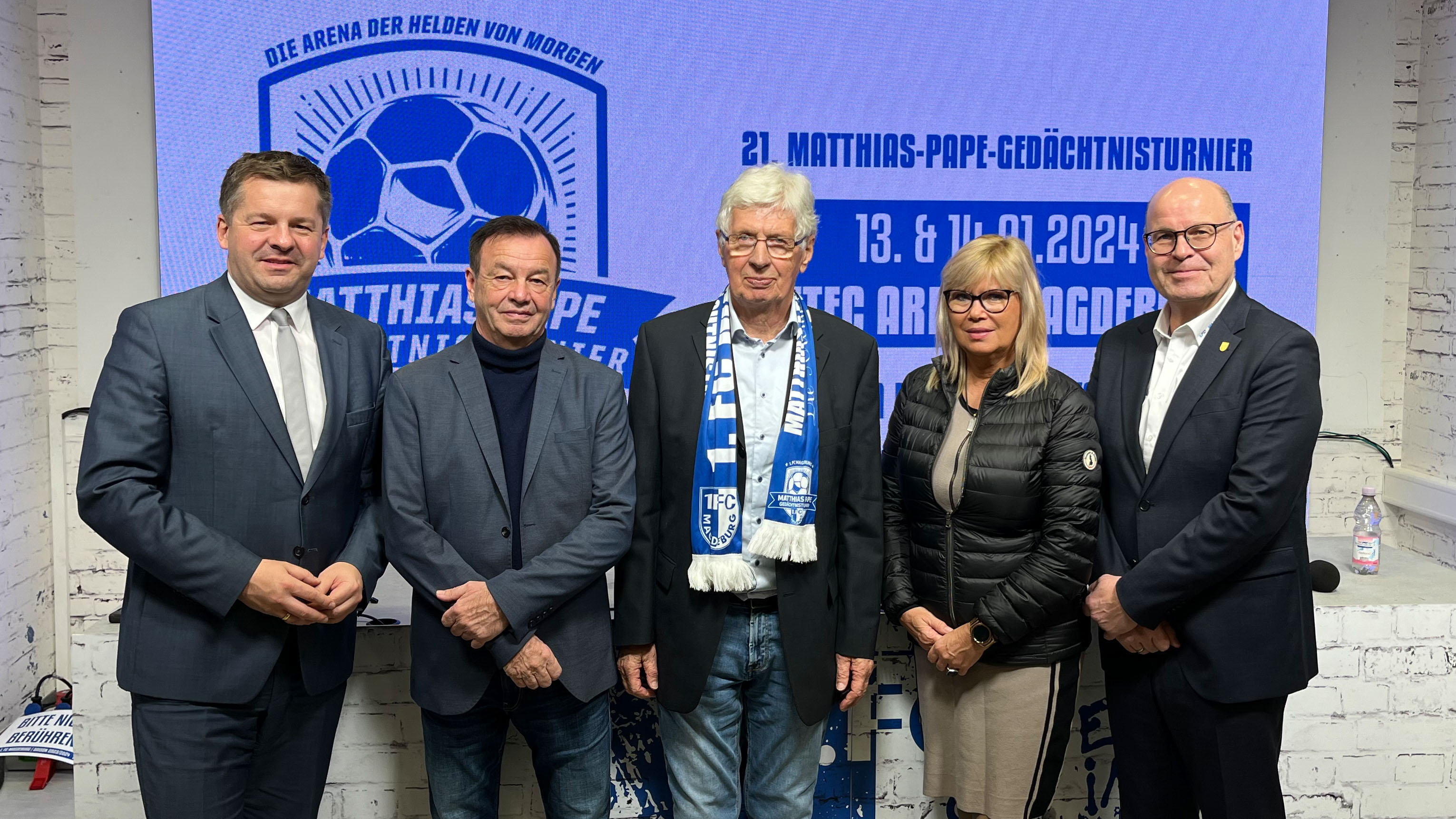 von links: Sven Schulze, Otmar Schork, Lutz Pape, Simone Boris und Dr. Jörg Biastoch auf der PK des Pape-Cups