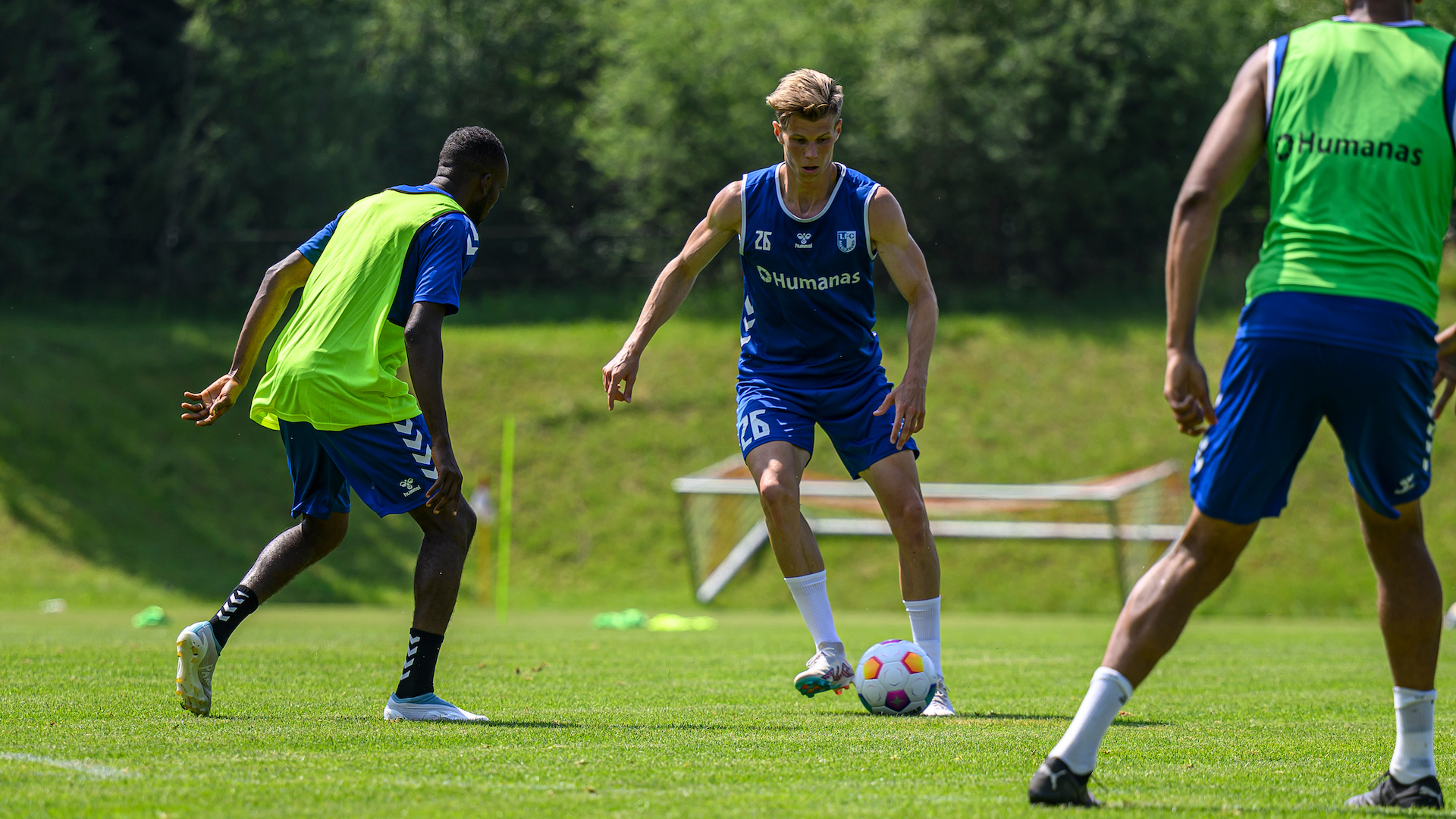 Silas Gnaka(links) und Luca Schuler während des Trainings