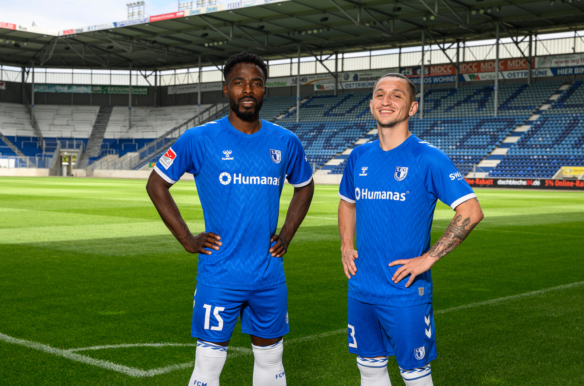 Daniel Heber(links) und Baris Atik im neuen Auswärtstrikot