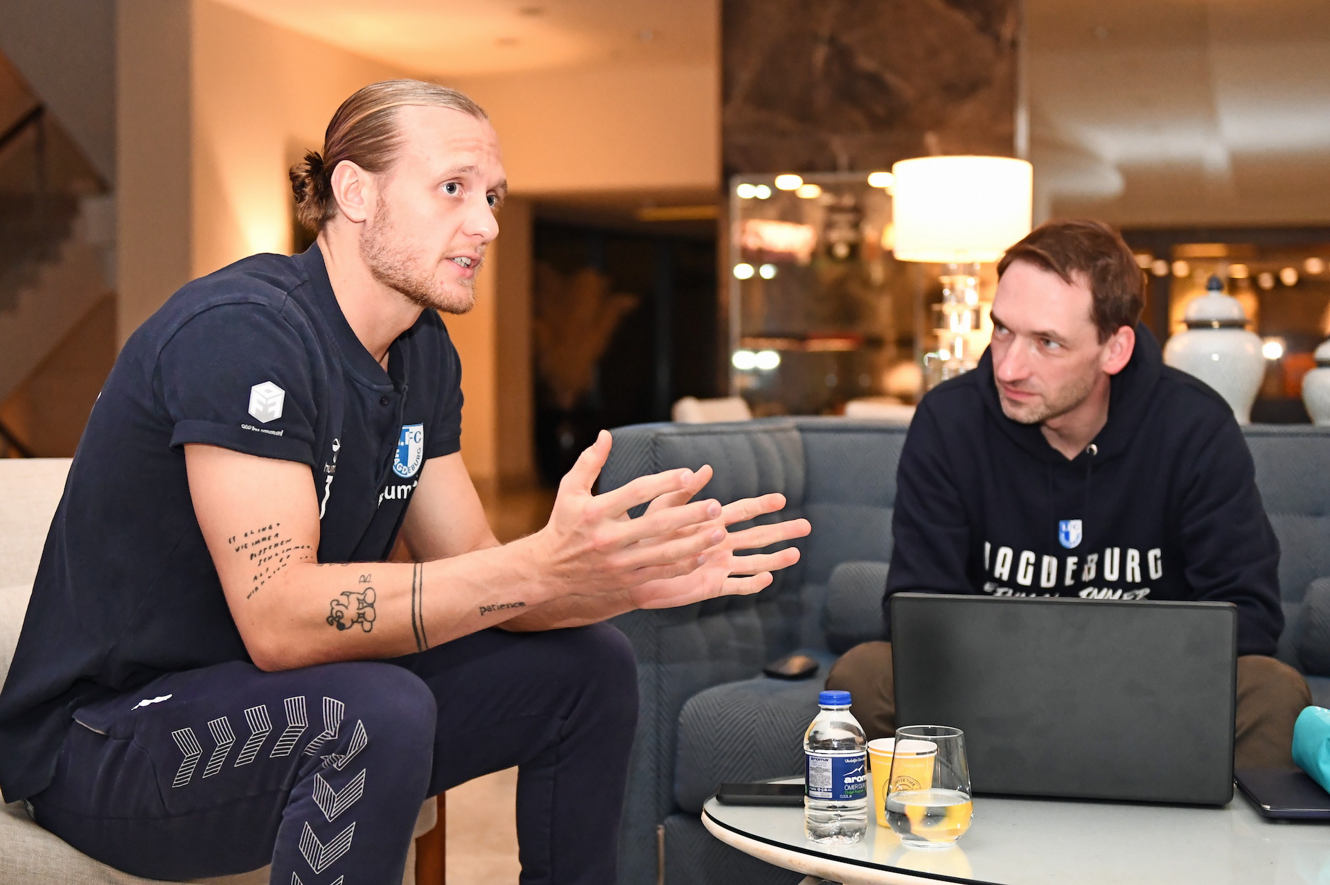 Dominik Reimann(links) und Manuel Holscher im Gespräch