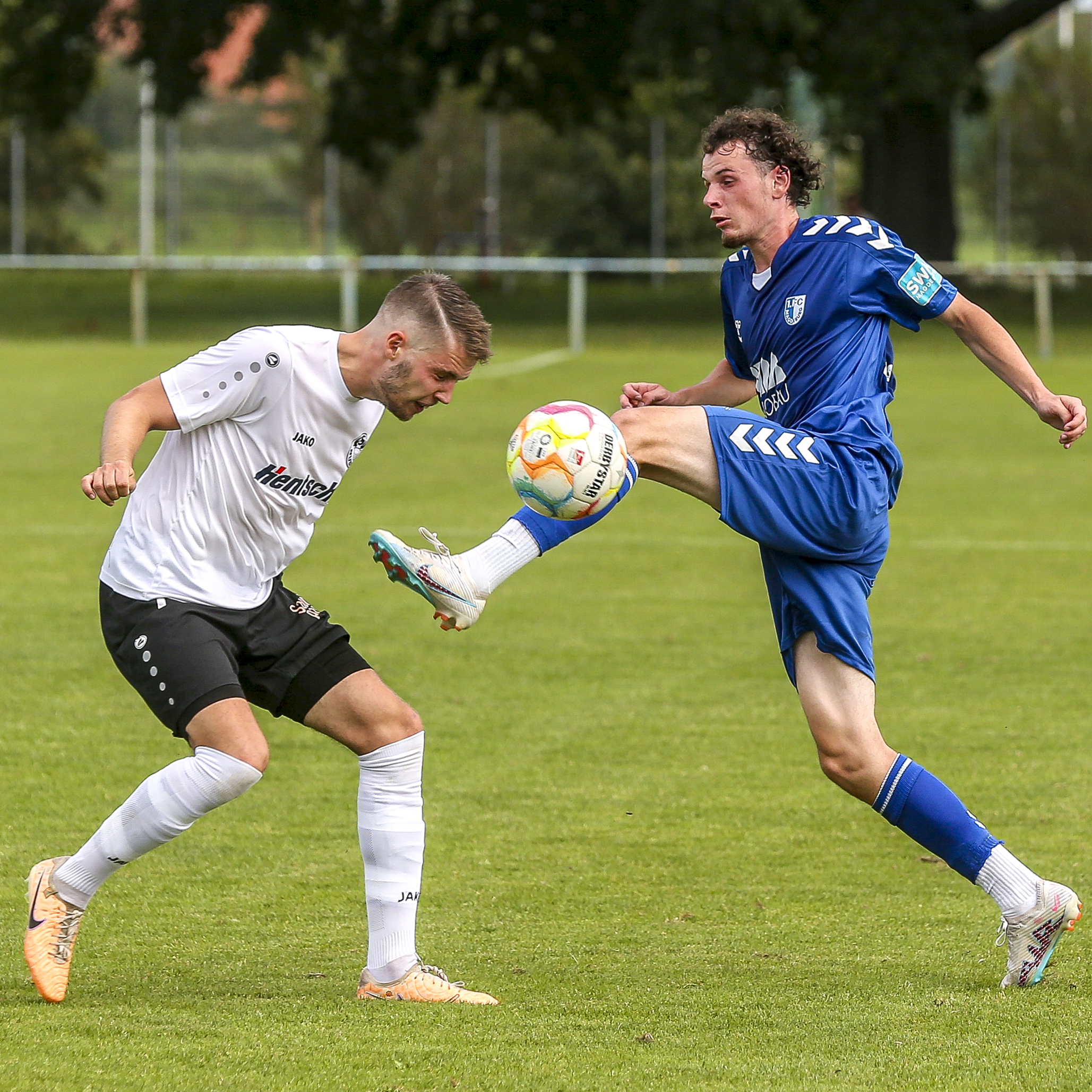 Moritz Noack (links) gegen Jakob Klautzsch (FCM U23). Foto: FCM / Axel Kammerer