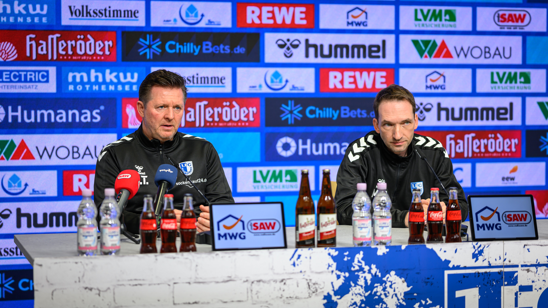 Christian Titz(links) und Manuel Holscher während der PK