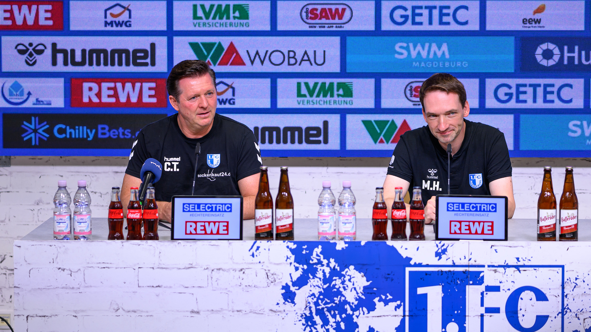 Christian Titz(links) und Manuel Holscher während der PK