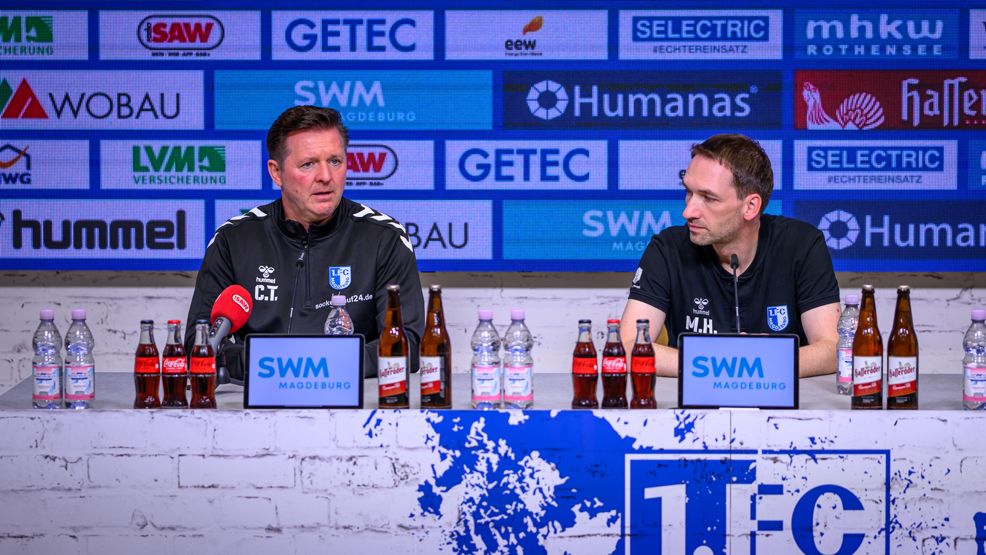 Christian Titz(links) und Manuel Holscher während der PK